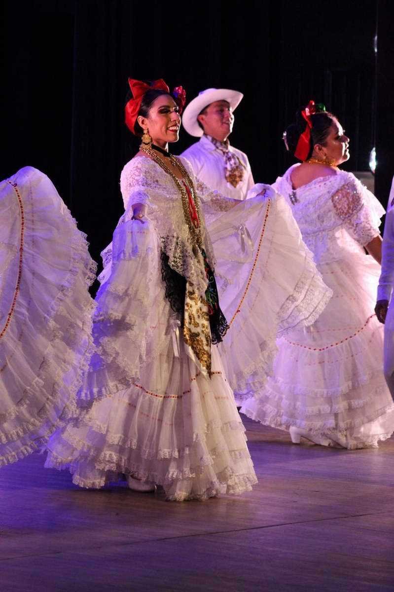 Ballet Folklórico de Orizaba festeja su 35 aniversario