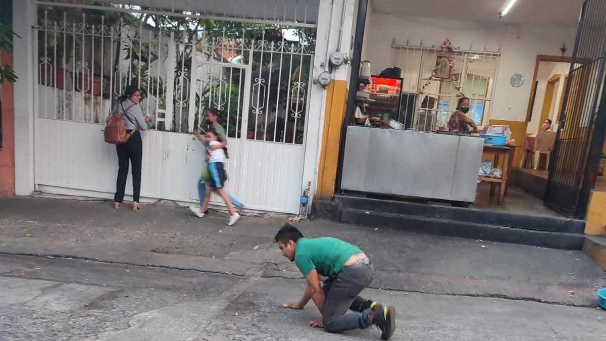 Choca contra pipa estacionada y se da a la fuga
