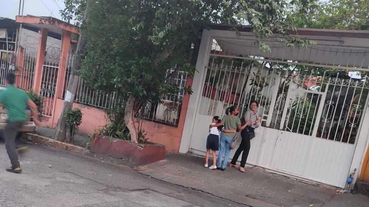 Choca contra pipa estacionada y se da a la fuga