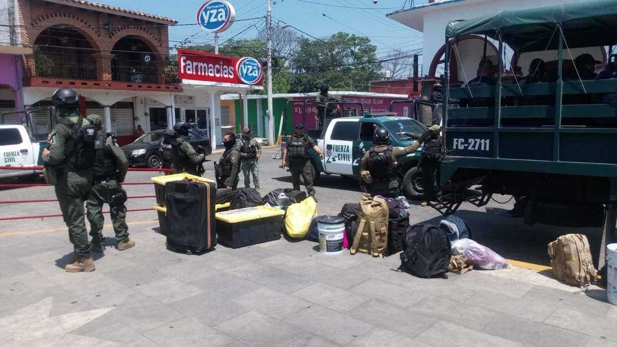 SSP retiene a policías de Amatlán y los traslada a Xalapa