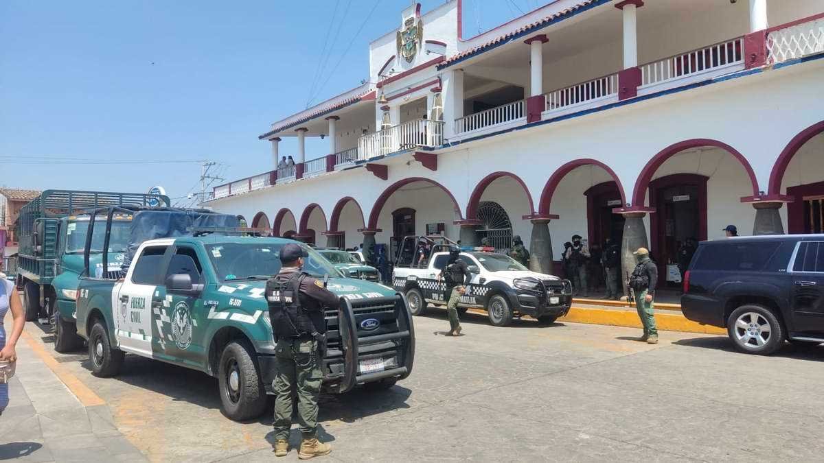 SSP retiene a policías de Amatlán y los traslada a Xalapa