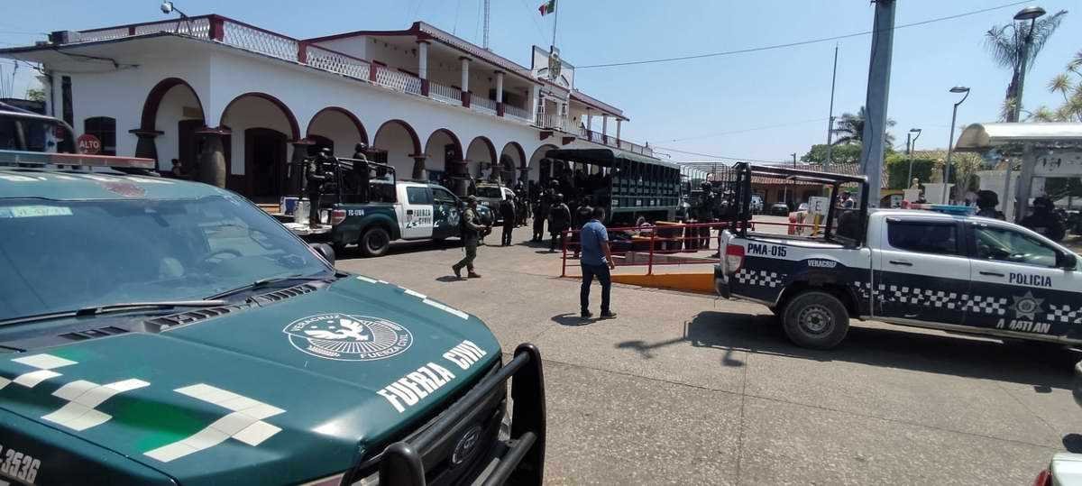 SSP retiene a policías de Amatlán y los traslada a Xalapa