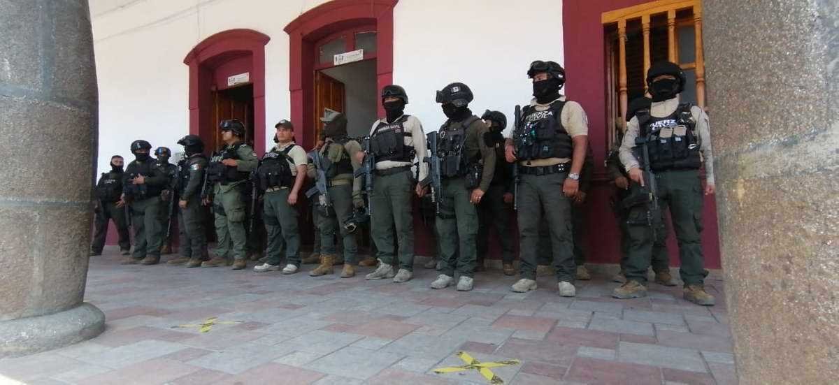 SSP retiene a policías de Amatlán y los traslada a Xalapa
