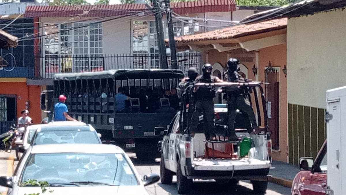 SSP retiene a policías de Amatlán y los traslada a Xalapa