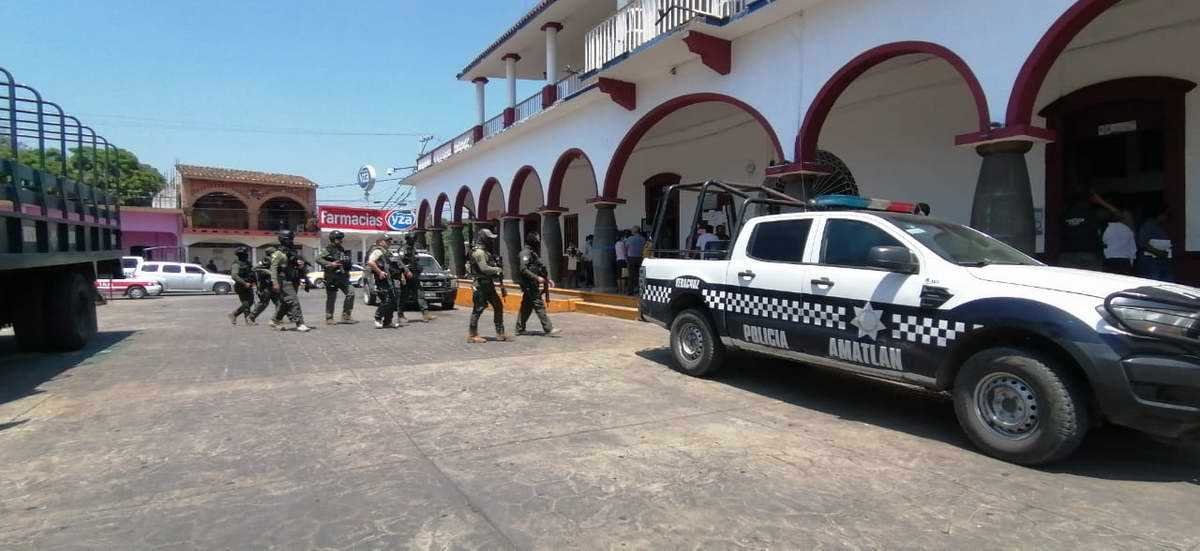 SSP retiene a policías de Amatlán y los traslada a Xalapa