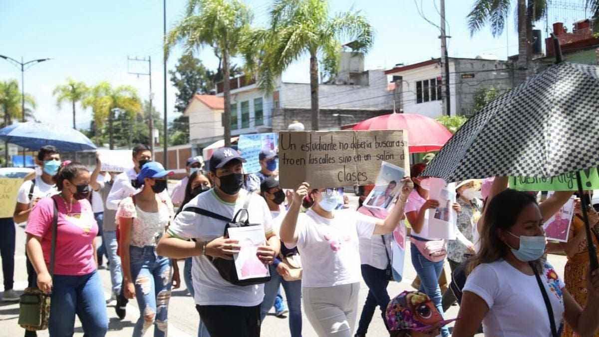 Marcha para exigir aparezca maestro de Ixhuatlancillo