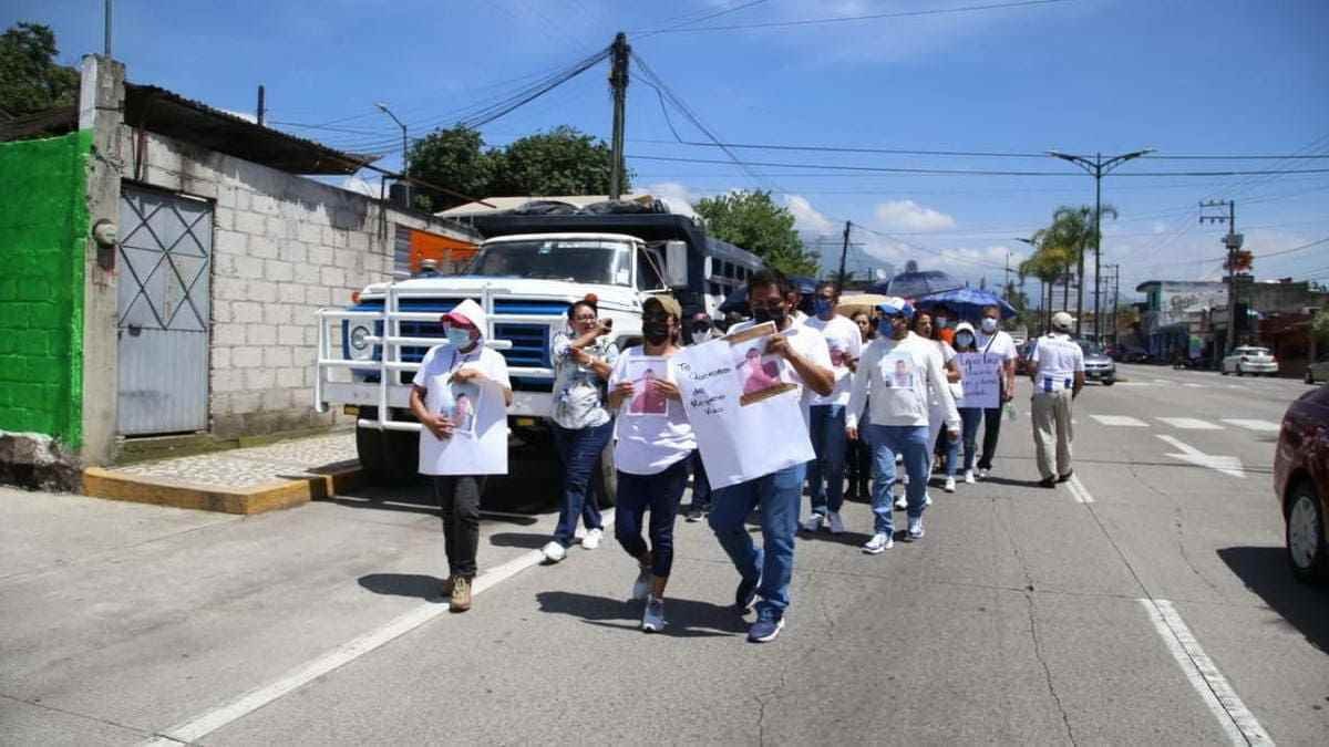 Marcha para exigir aparezca maestro de Ixhuatlancillo