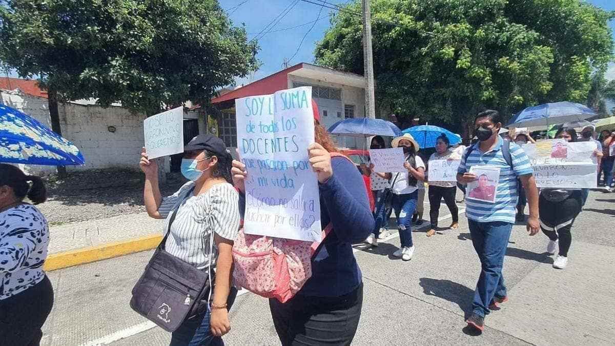 Marcha para exigir aparezca maestro de Ixhuatlancillo