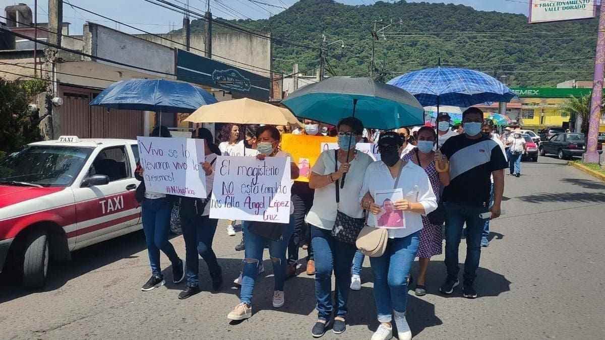 Marcha para exigir aparezca maestro de Ixhuatlancillo