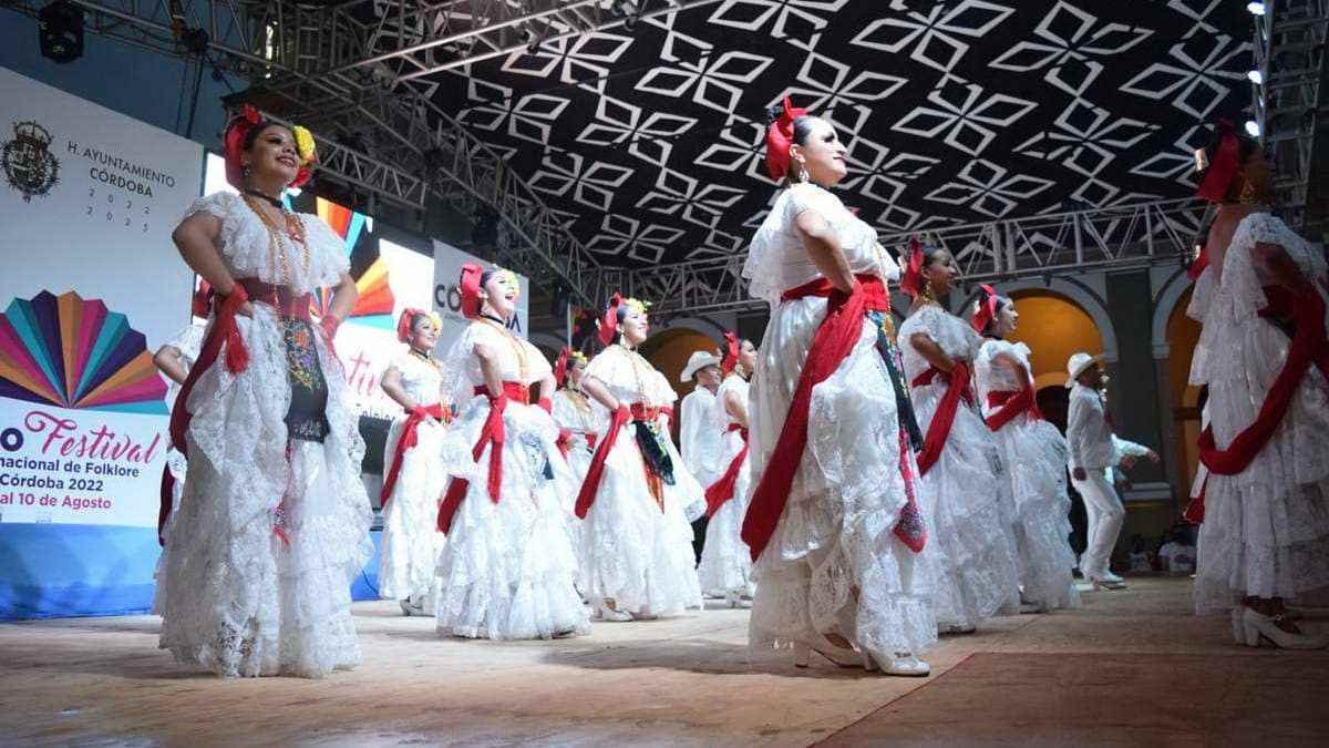 Renace la cultura en Córdoba, inaugura Presidente Municipal Festival Internacional del Folklore