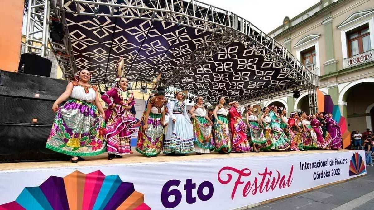 Renace la cultura en Córdoba, inaugura Presidente Municipal Festival Internacional del Folklore