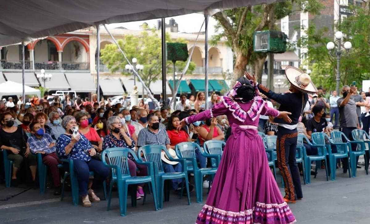 Renace la cultura en Córdoba, inaugura Presidente Municipal Festival Internacional del Folklore