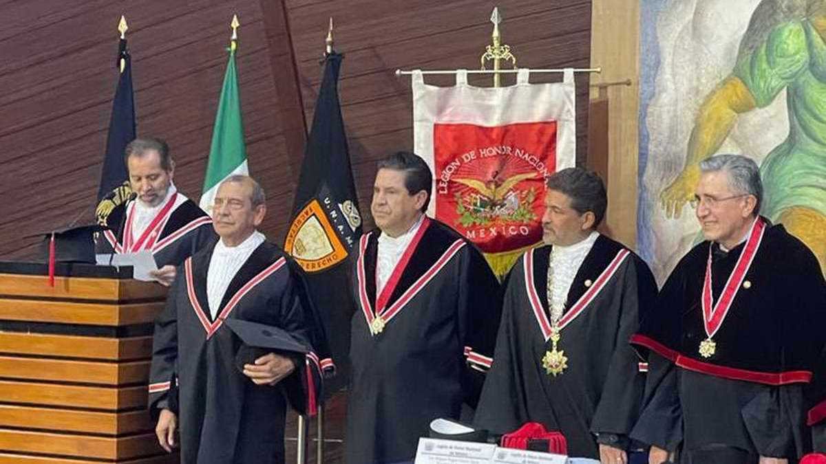 Legión de Honor Nacional de la UNAM para Alberto Sosa Hernández