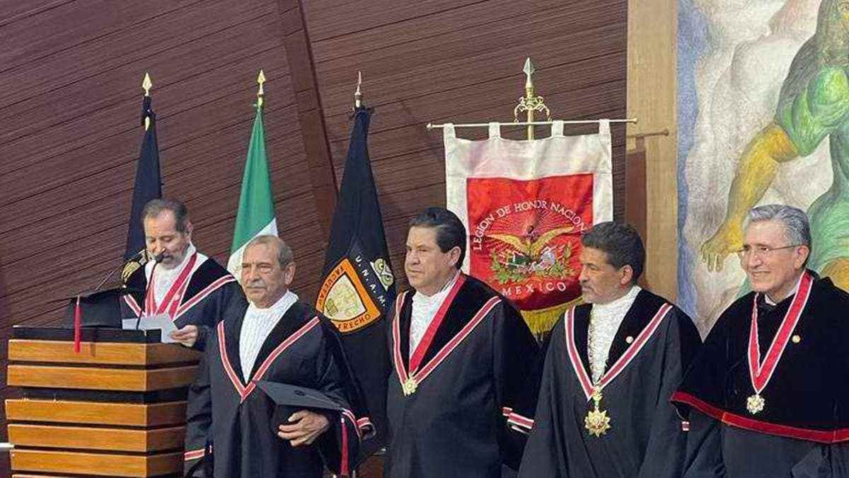 Legión de Honor Nacional de la UNAM para Alberto Sosa Hernández