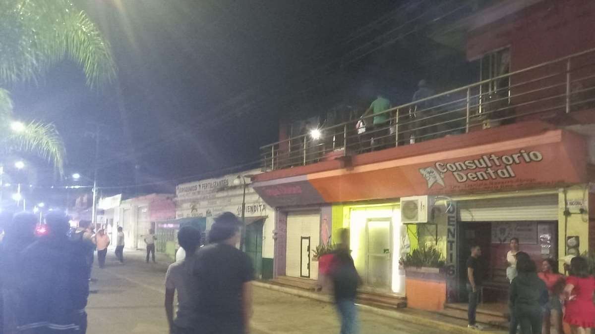 Arde planta alta de vivienda en Paso del Macho