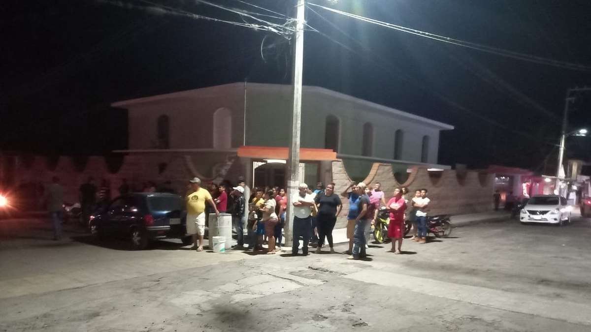 Arde planta alta de vivienda en Paso del Macho