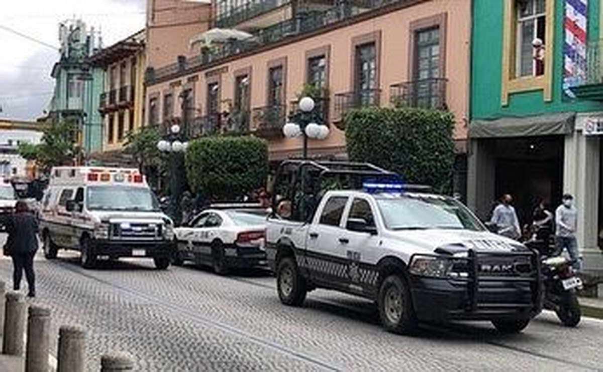 Balean a hombre en pleno centro de Xalapa