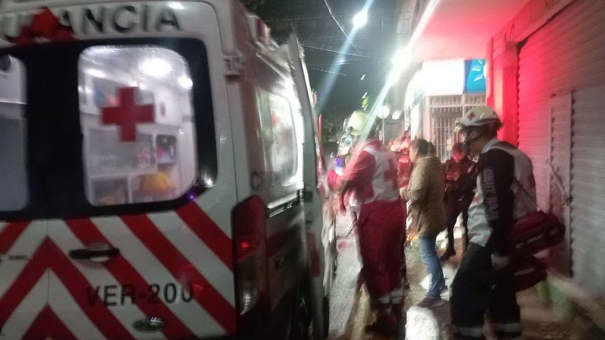 Arde gasolinera en Córdoba; empleada resulta quemada