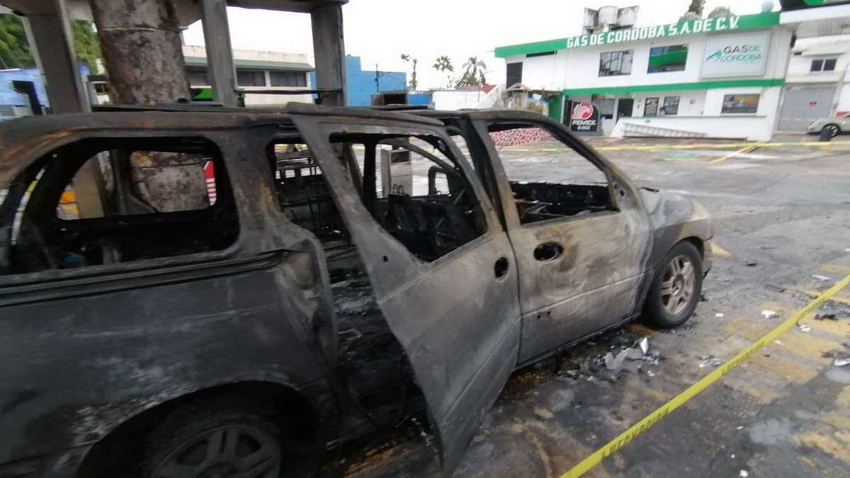 Arde gasolinera en Córdoba; empleada resulta quemada