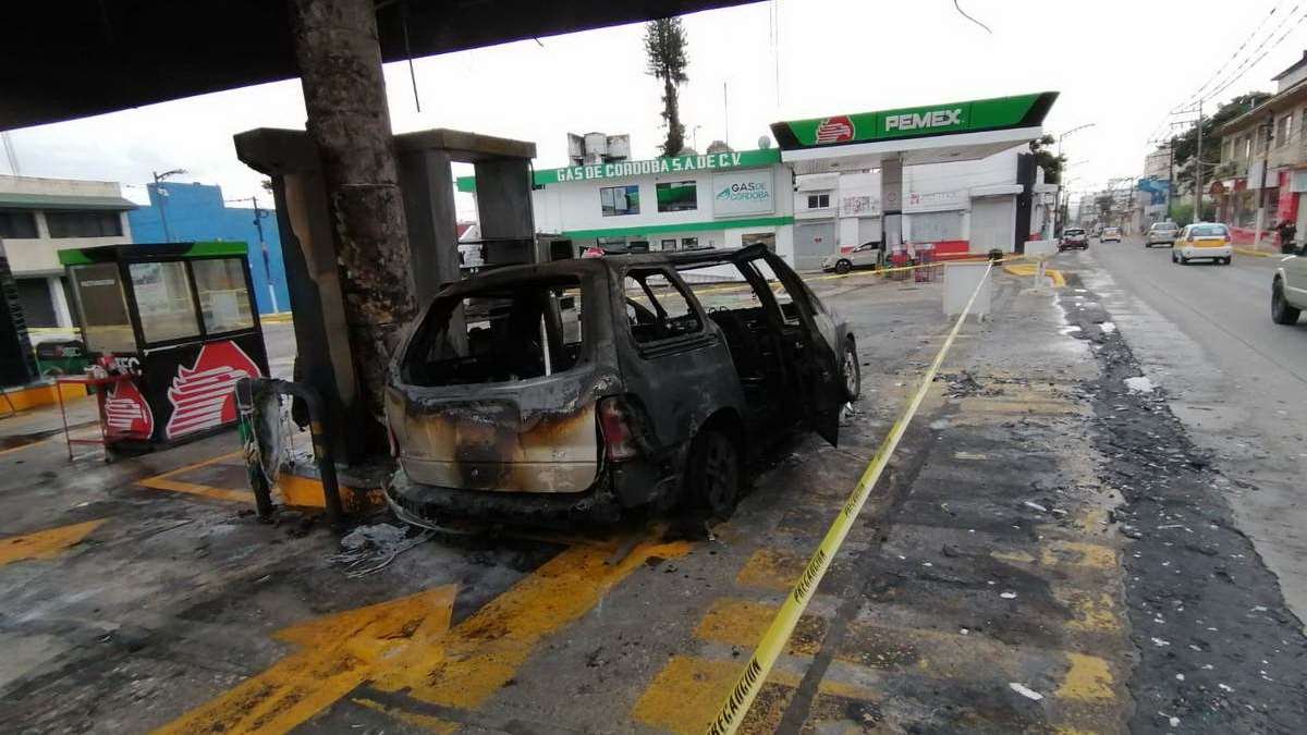 Arde gasolinera en Córdoba; empleada resulta quemada