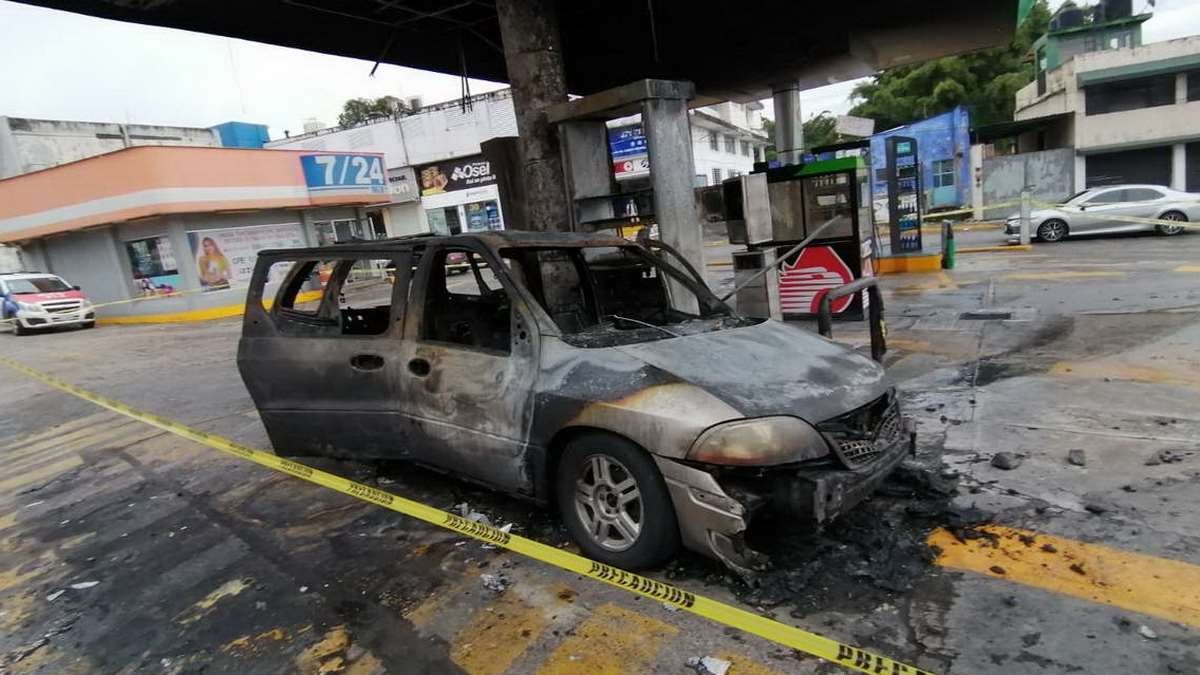 Arde gasolinera en Córdoba; empleada resulta quemada