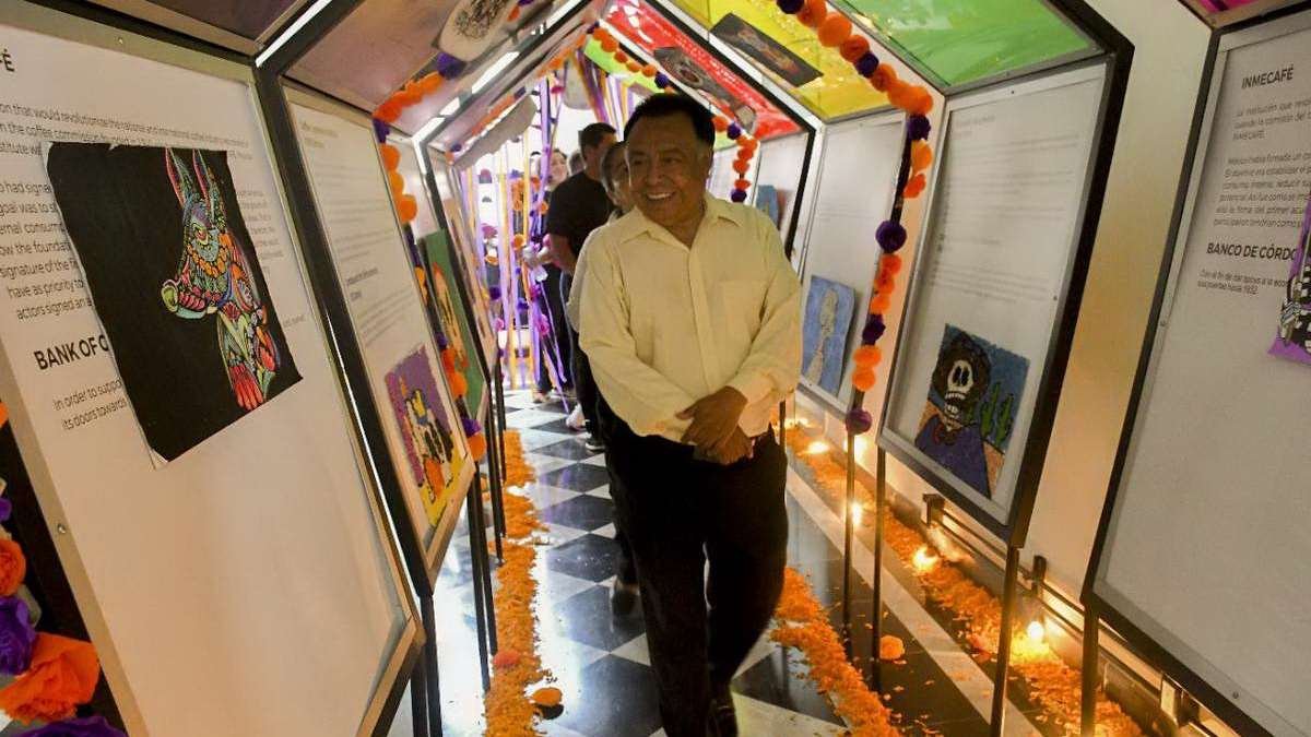 Participan alumnos con exposición de 26 ofrendas en festival “Renacer en la Eternidad”