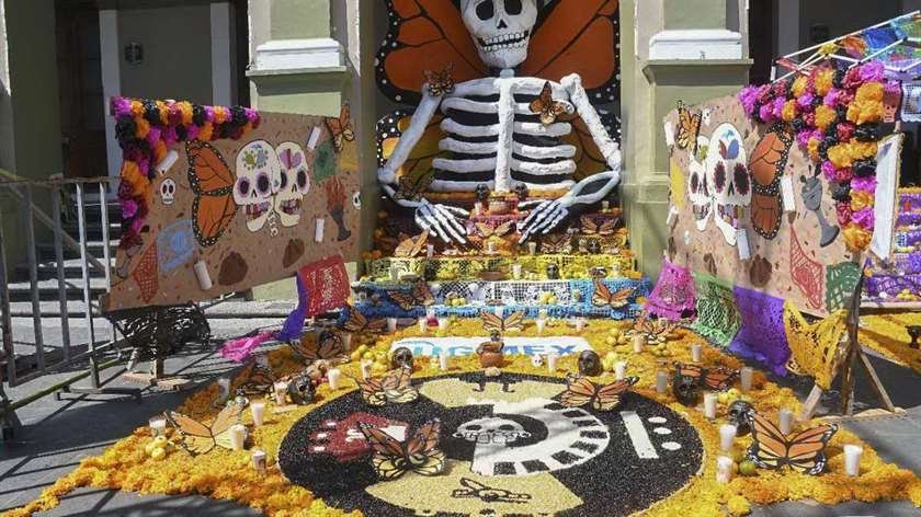 Participan alumnos con exposición de 26 ofrendas en festival “Renacer en la Eternidad”