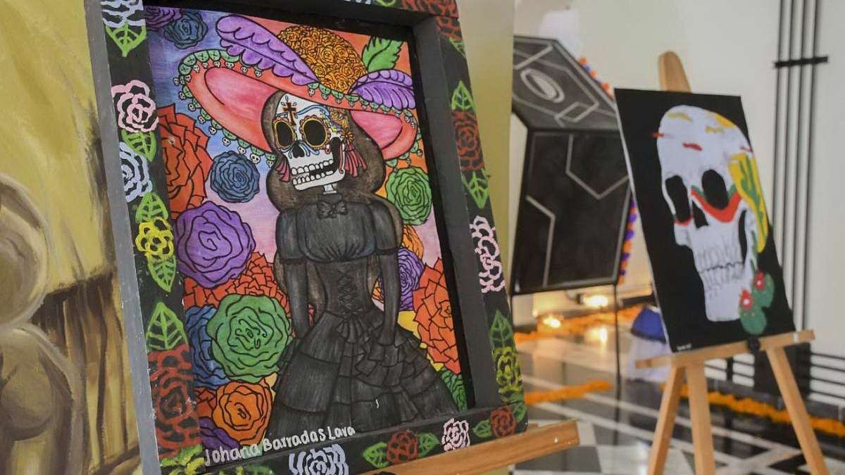 Participan alumnos con exposición de 26 ofrendas en festival “Renacer en la Eternidad”