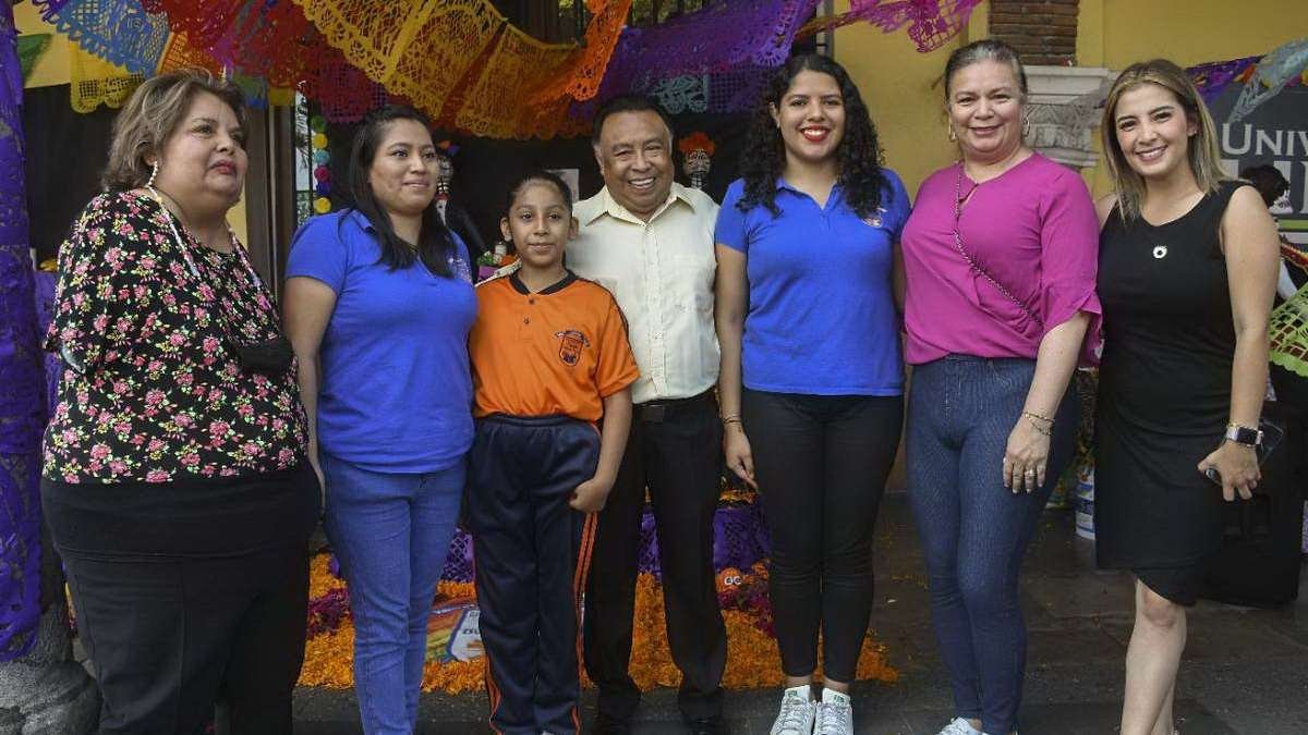 Participan alumnos con exposición de 26 ofrendas en festival “Renacer en la Eternidad”