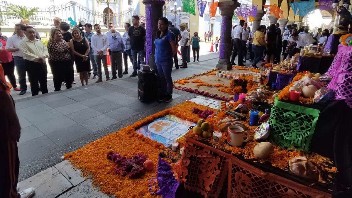 Participan alumnos con exposición de 26 ofrendas en festival “Renacer en la Eternidad”