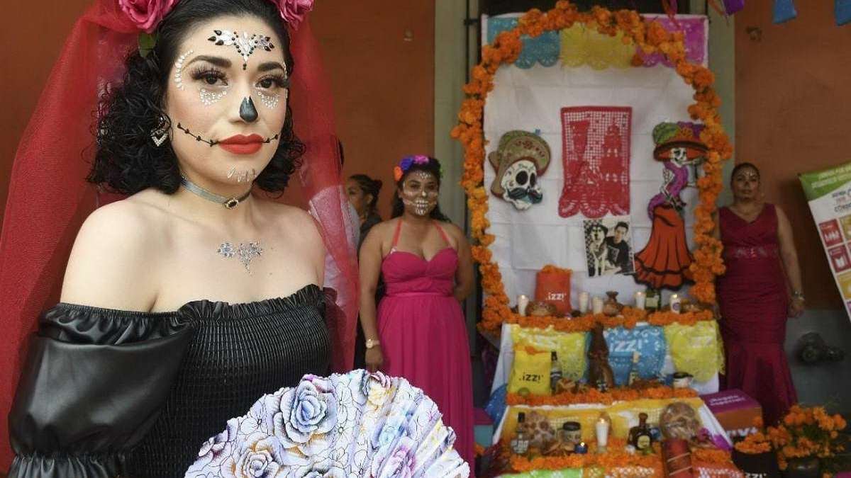 Participan alumnos con exposición de 26 ofrendas en festival “Renacer en la Eternidad”