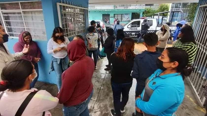 Toman la Secundaria General 2; exigen maestros y limpieza del plantel