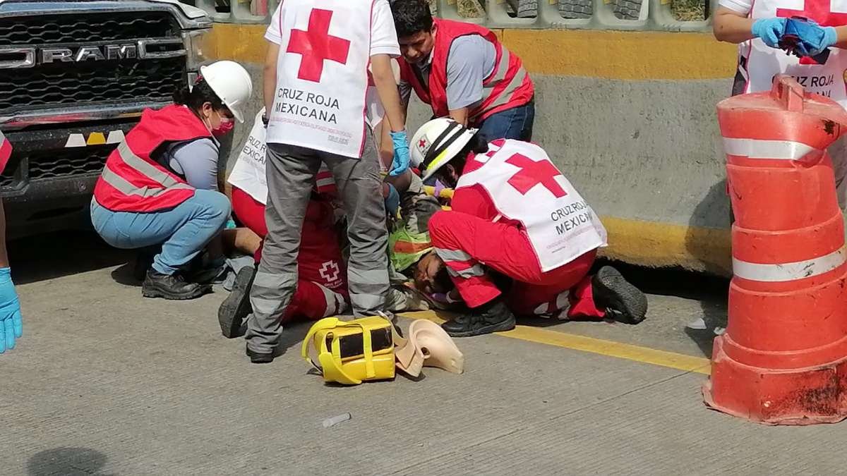 Carguero arrolla a trabajadores de Capufe: un muerto y 3 heridos