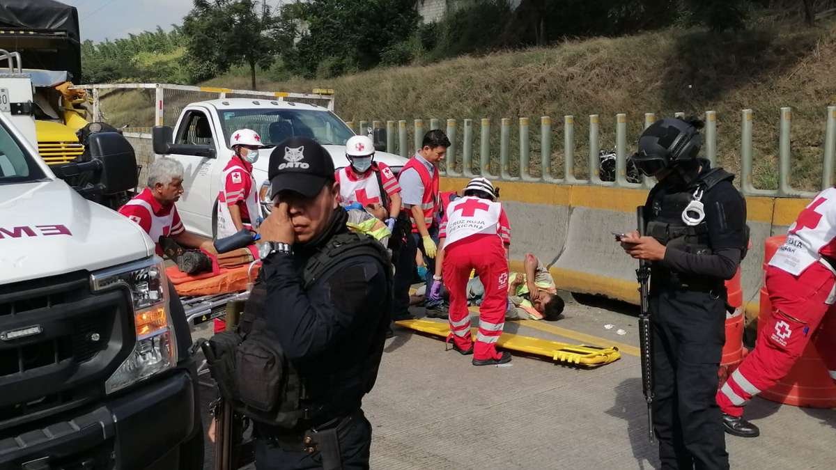 Carguero arrolla a trabajadores de Capufe: un muerto y 3 heridos