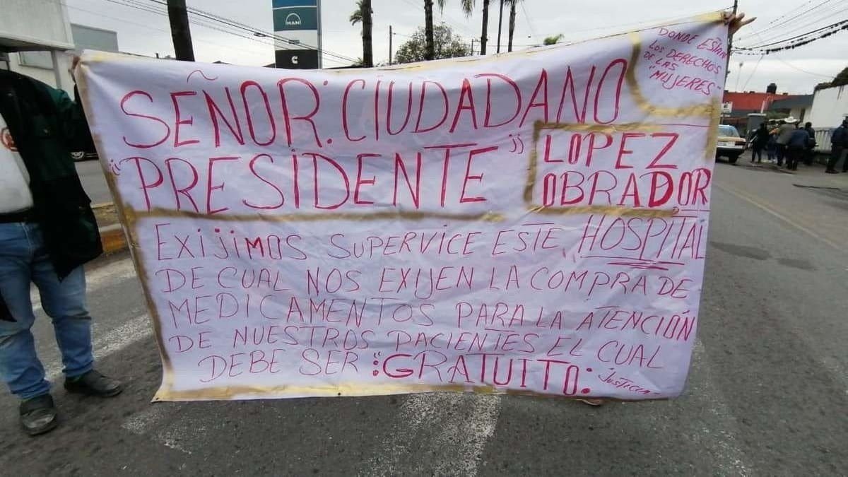 Con bloqueo exigen al director del Yanga atender a bebé que nació en las vías del tren