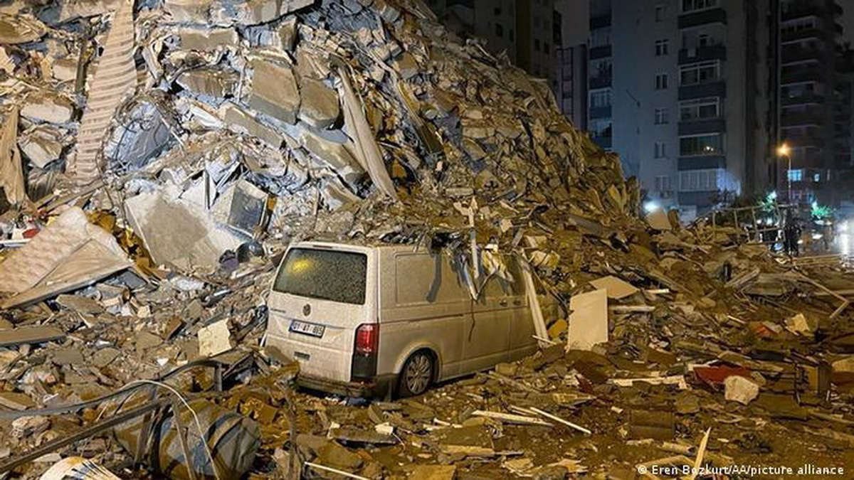 Terremoto de 7.8 grados devasta Turquía y Siria