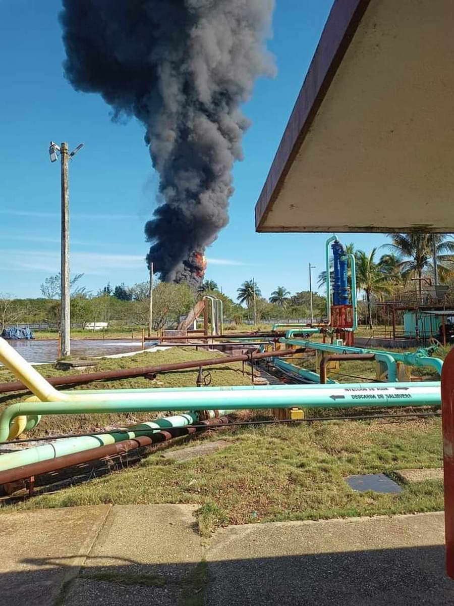 Explosión e incendio en refinería de Minatitlán; 5 heridos graves