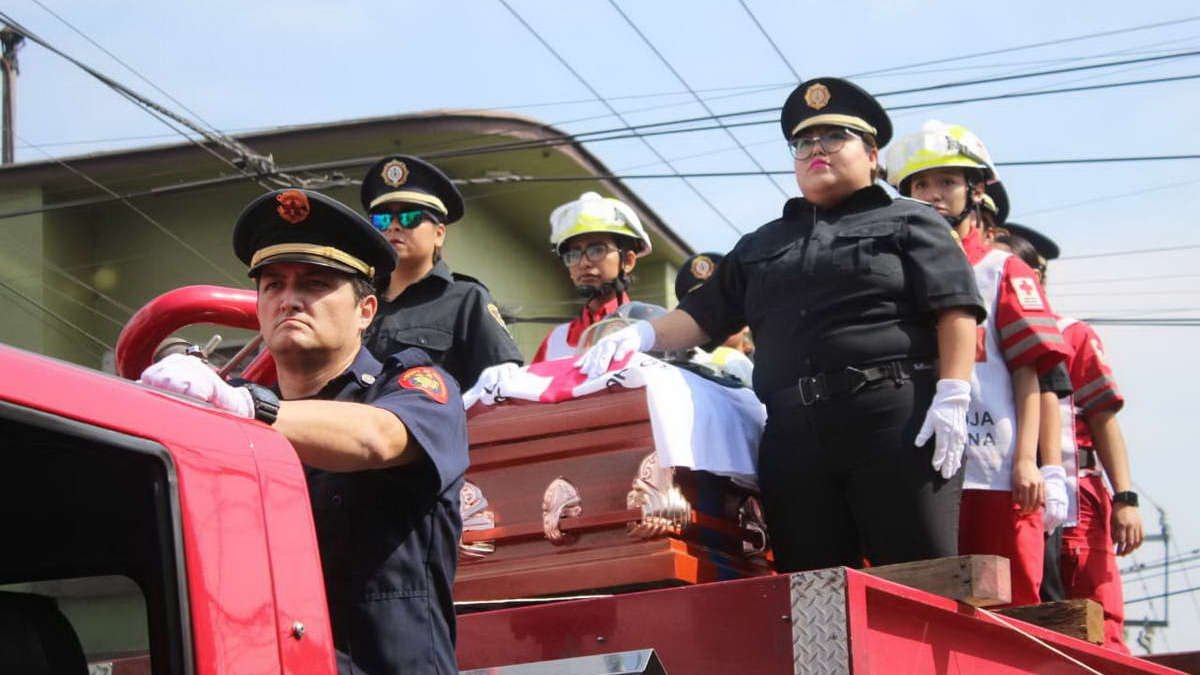Despiden con honores a la primera bombera de Córdoba y socorrista de Cruz Roja