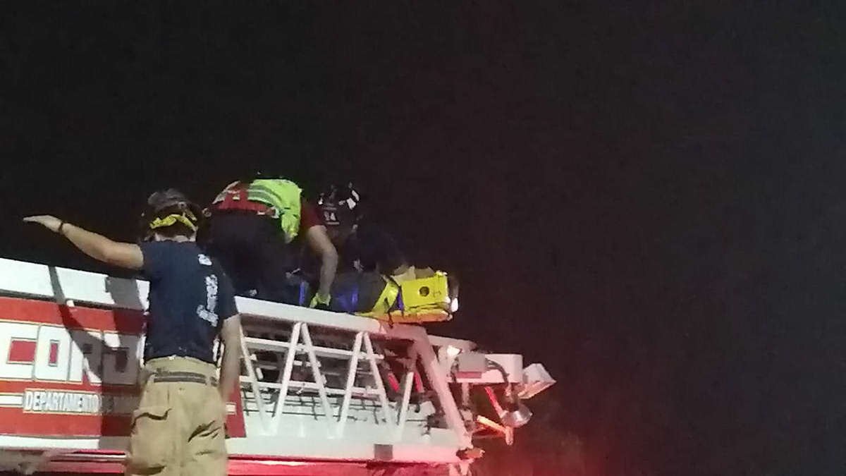 Intenta suicidarse en Fortín; bomberos y socorristas lo salvan