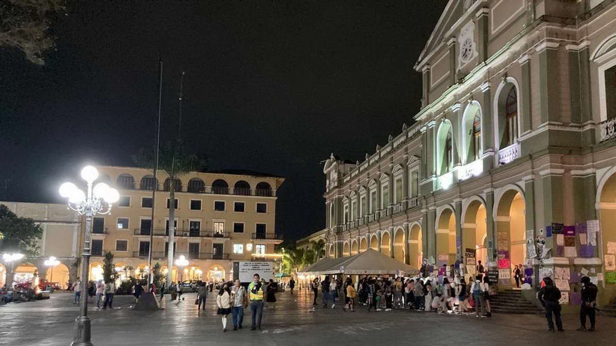 Marchan más de 500 mujeres para protestar contra la violencia