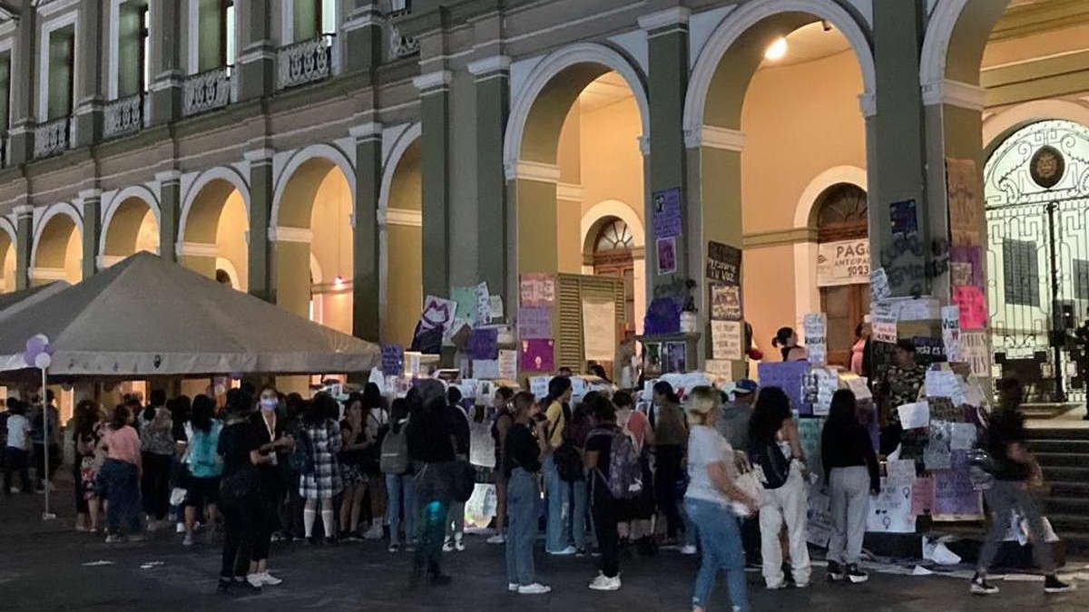Marchan más de 500 mujeres para protestar contra la violencia