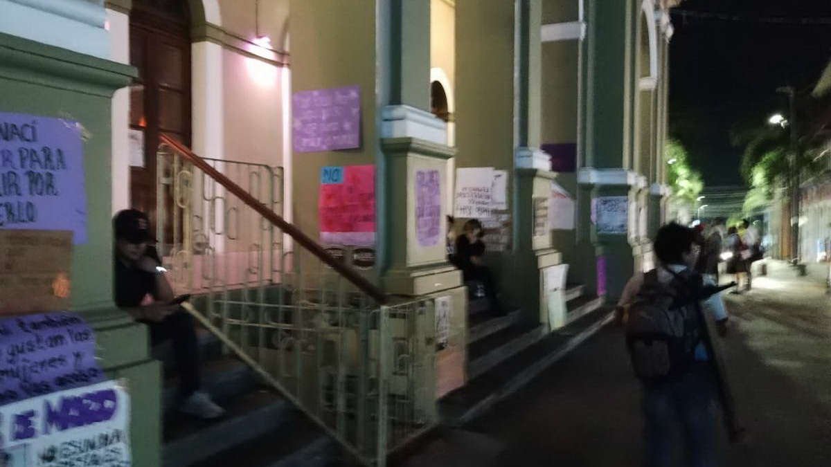 Marchan más de 500 mujeres para protestar contra la violencia