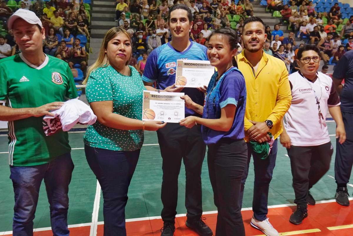 Concluye Clínica de basquetbol con juego de exhibición