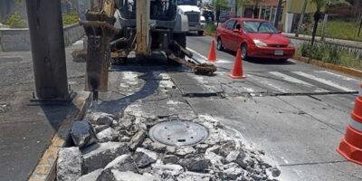 Bachea Obra Pública Dos Caminos; circule con precaución