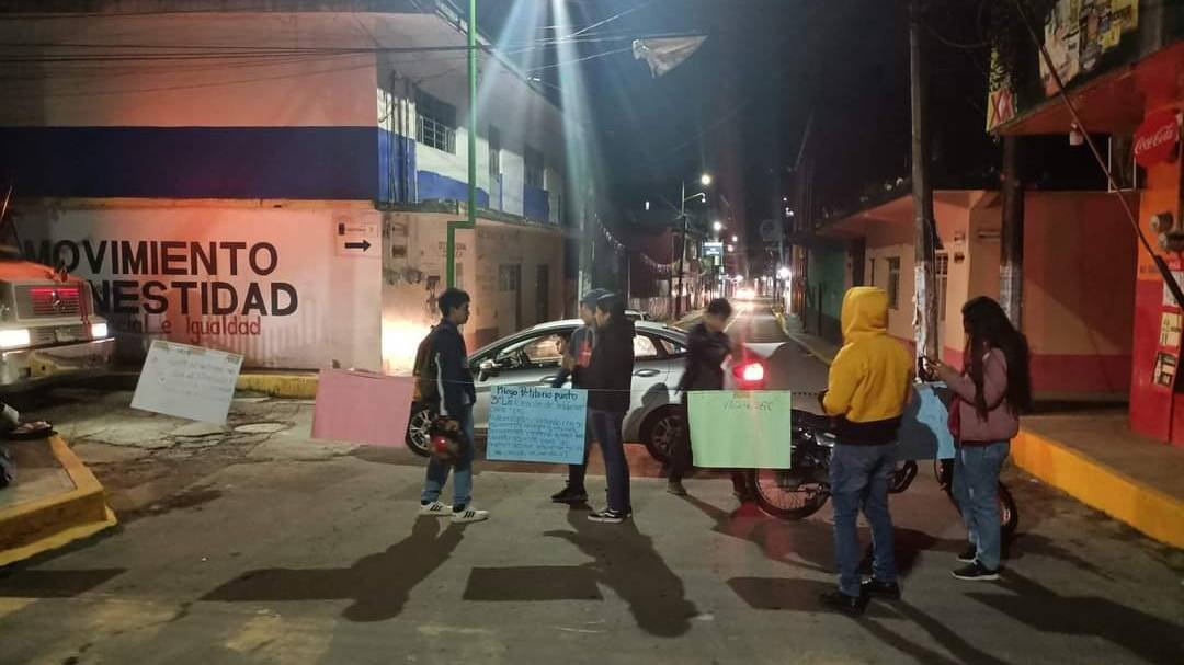 Estudiantes del ITSZ bloquean carretera federal Zongolica-Orizaba