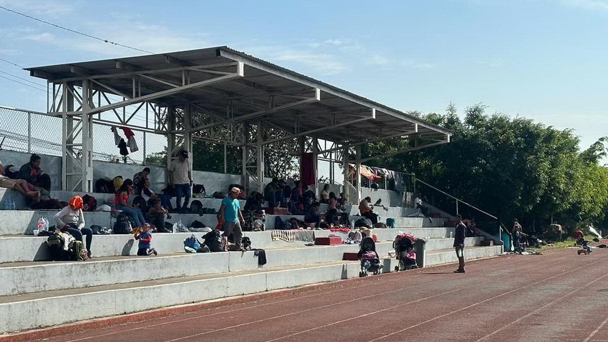 Recibe Córdoba a 380 migrantes en caravana