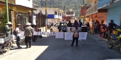 Bloquean Accesos A Zongolica Demanda Cumplimiento De Obra Carretera 8