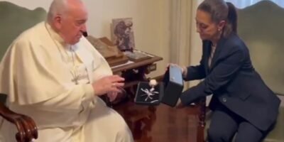 Claudia Sheinbaum Trae Regalo A Mexicanos Desde El Vaticano