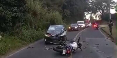 Moto Patrullero De Fuerza Civil Choca Contra Automovil 3