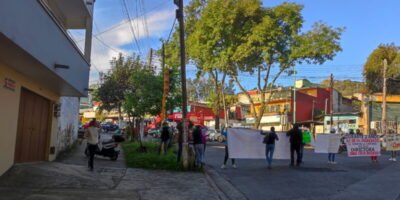 Padres De Familia Bloquean Calles De Xalapa